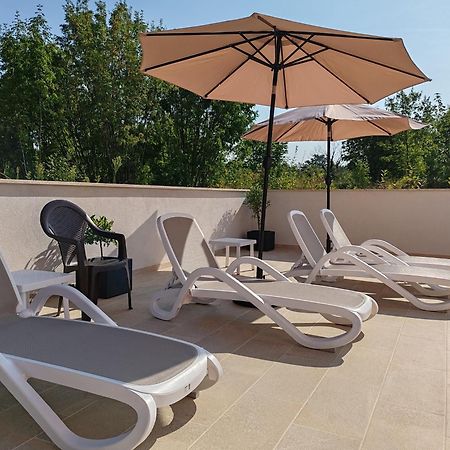 Apartments Oleander Lovrecica-Residence With Pool ภายนอก รูปภาพ