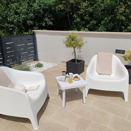 Apartments Oleander Lovrecica-Residence With Pool ภายนอก รูปภาพ
