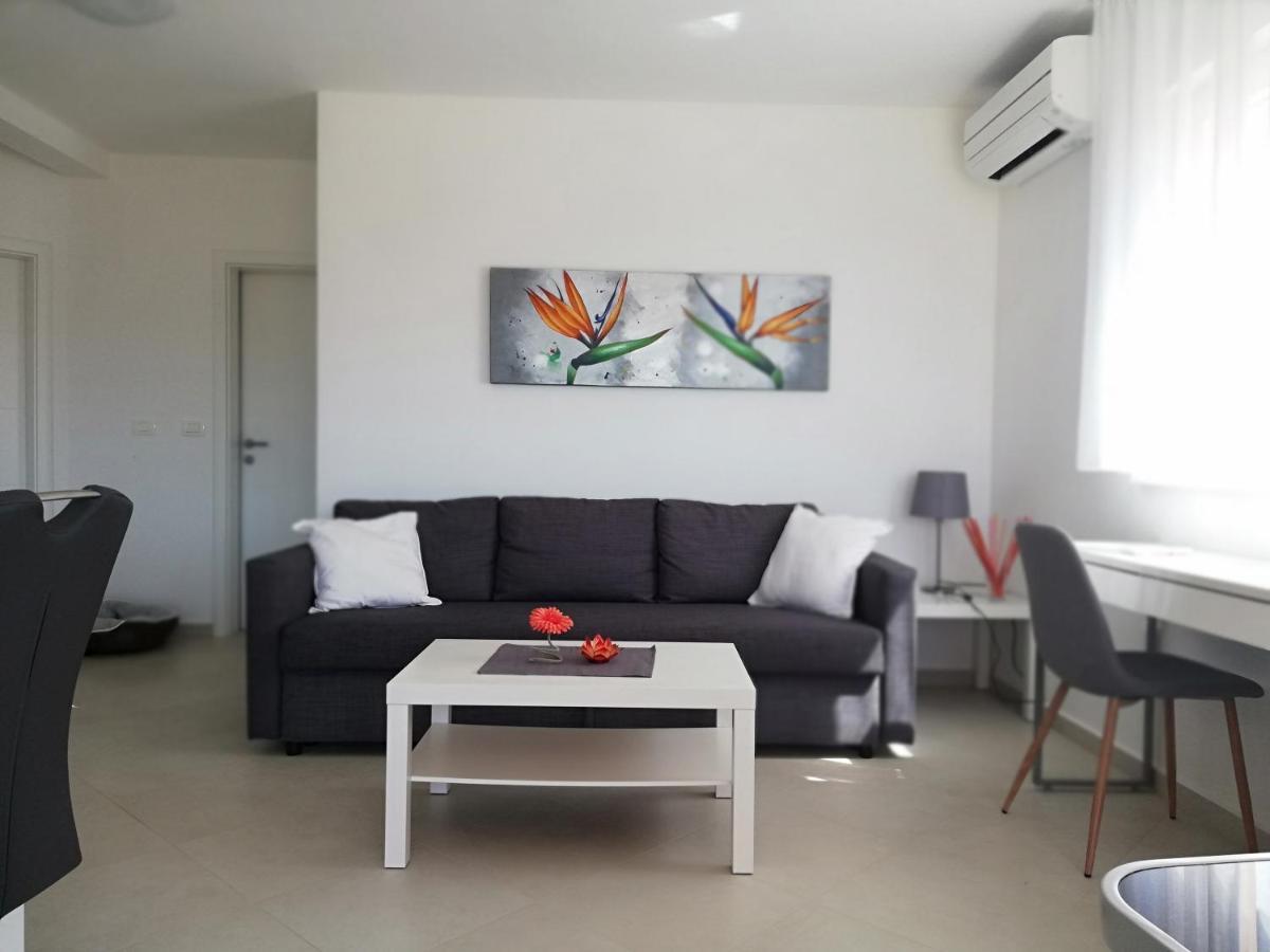 Apartments Oleander Lovrecica-Residence With Pool ภายนอก รูปภาพ