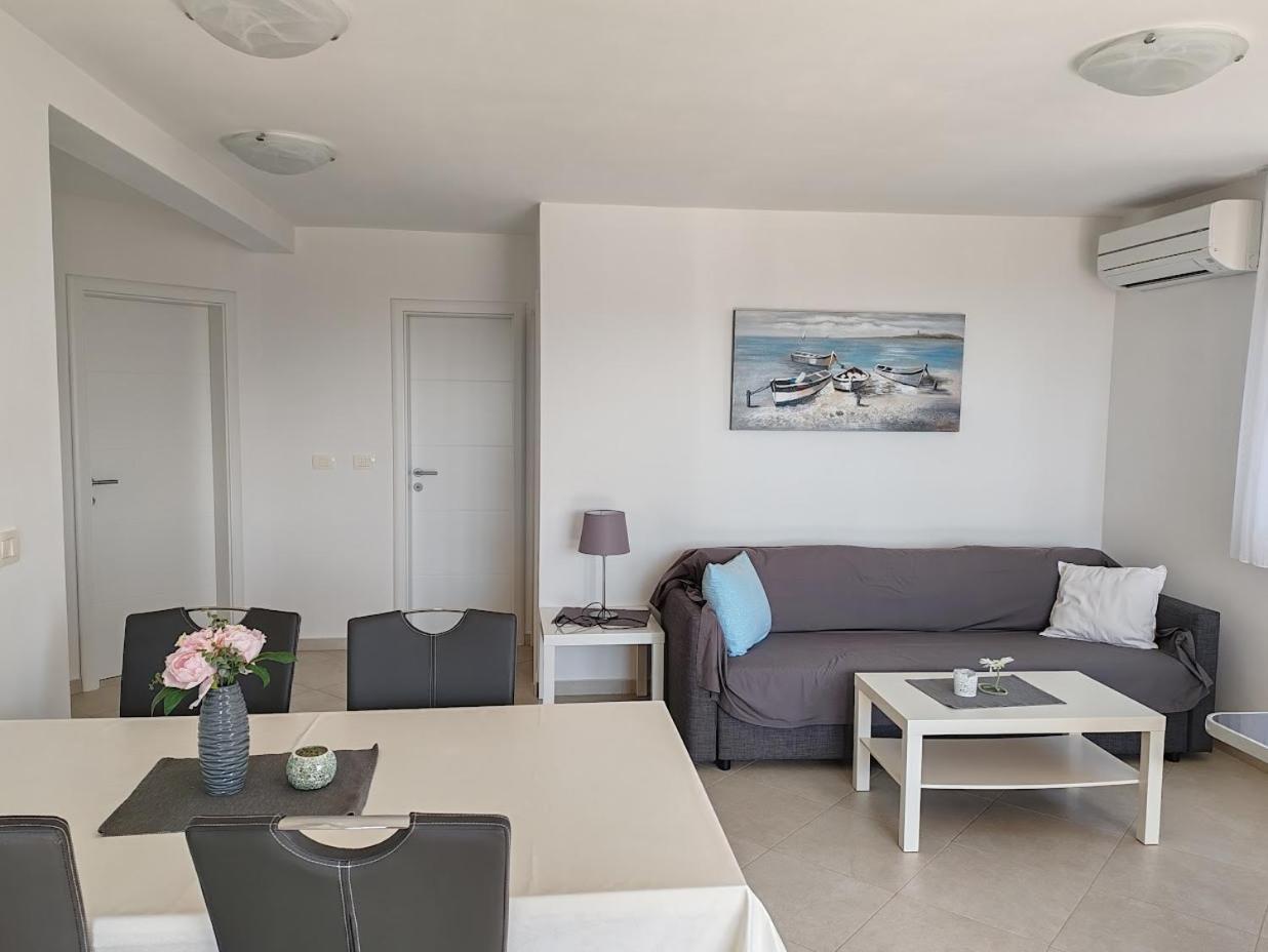 Apartments Oleander Lovrecica-Residence With Pool ภายนอก รูปภาพ