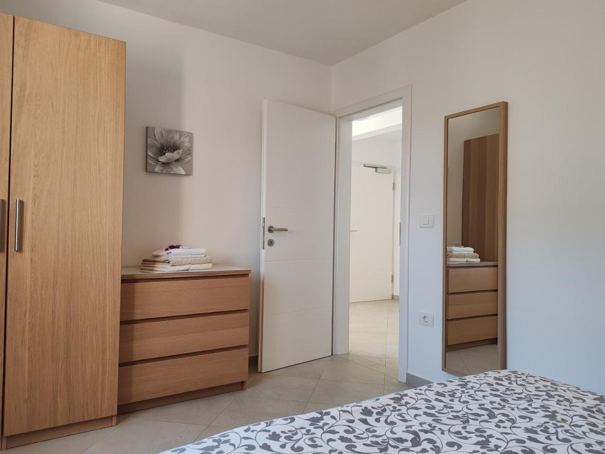 Apartments Oleander Lovrecica-Residence With Pool ภายนอก รูปภาพ