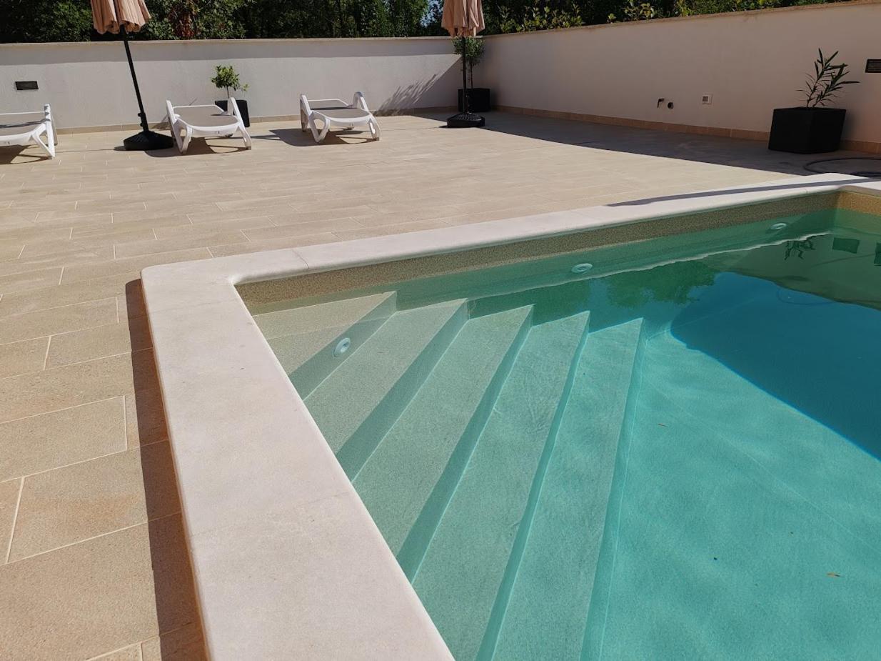 Apartments Oleander Lovrecica-Residence With Pool ภายนอก รูปภาพ