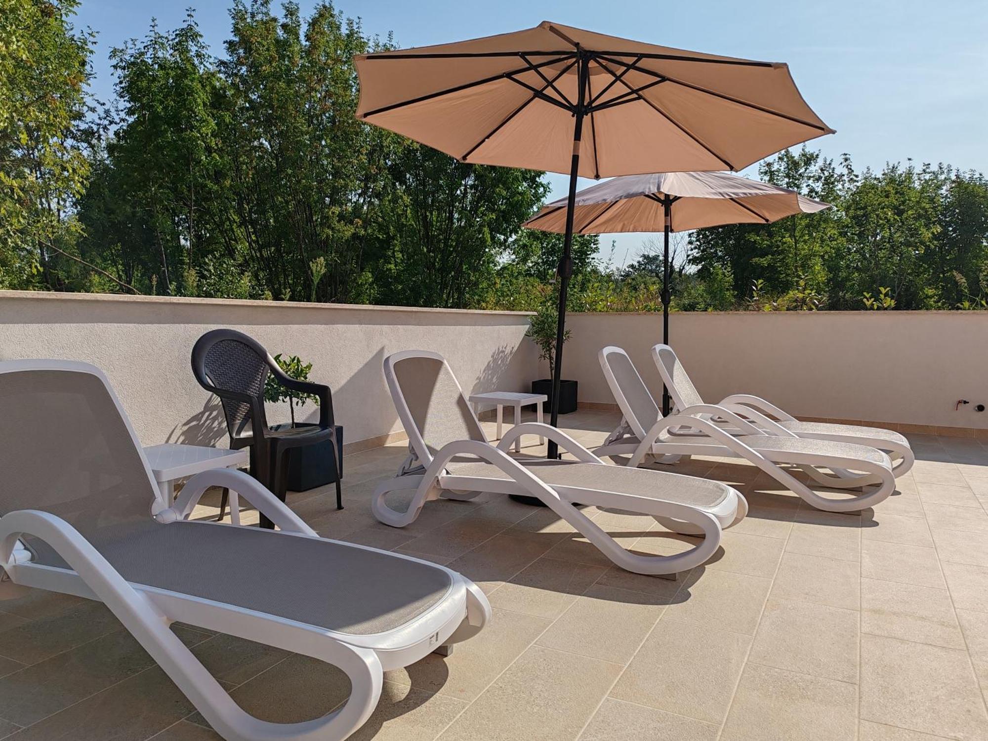 Apartments Oleander Lovrecica-Residence With Pool ภายนอก รูปภาพ