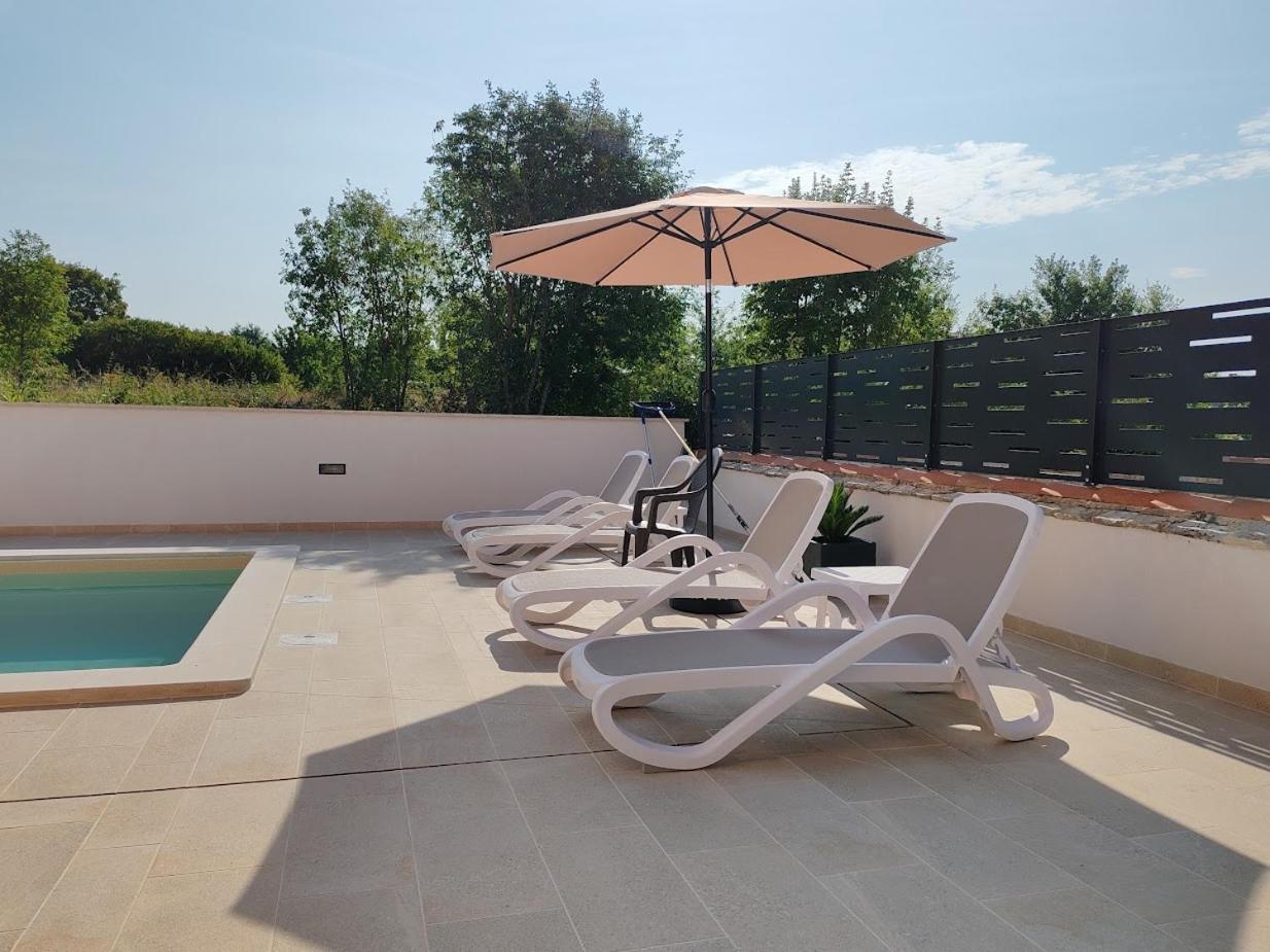 Apartments Oleander Lovrecica-Residence With Pool ภายนอก รูปภาพ