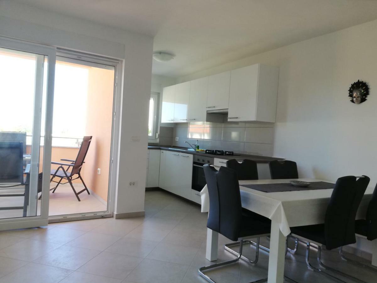 Apartments Oleander Lovrecica-Residence With Pool ภายนอก รูปภาพ